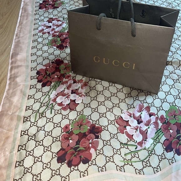 Gucci 72” x 34” Large 100% Silk Wrap Scarf with Original Gift Bag - Authentic - Picture 3 of 12